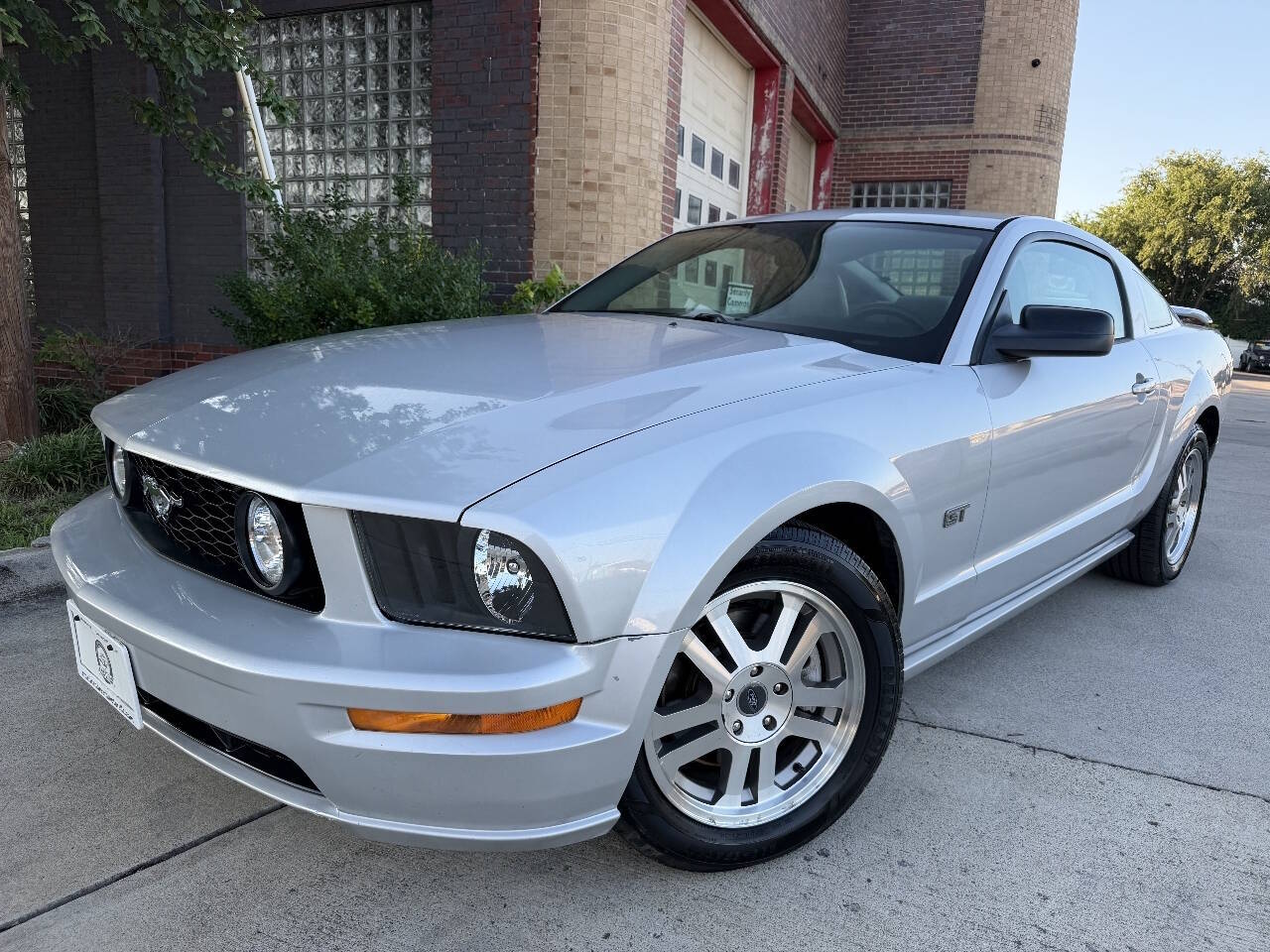 2005 Ford Mustang GT Deluxe Coupe